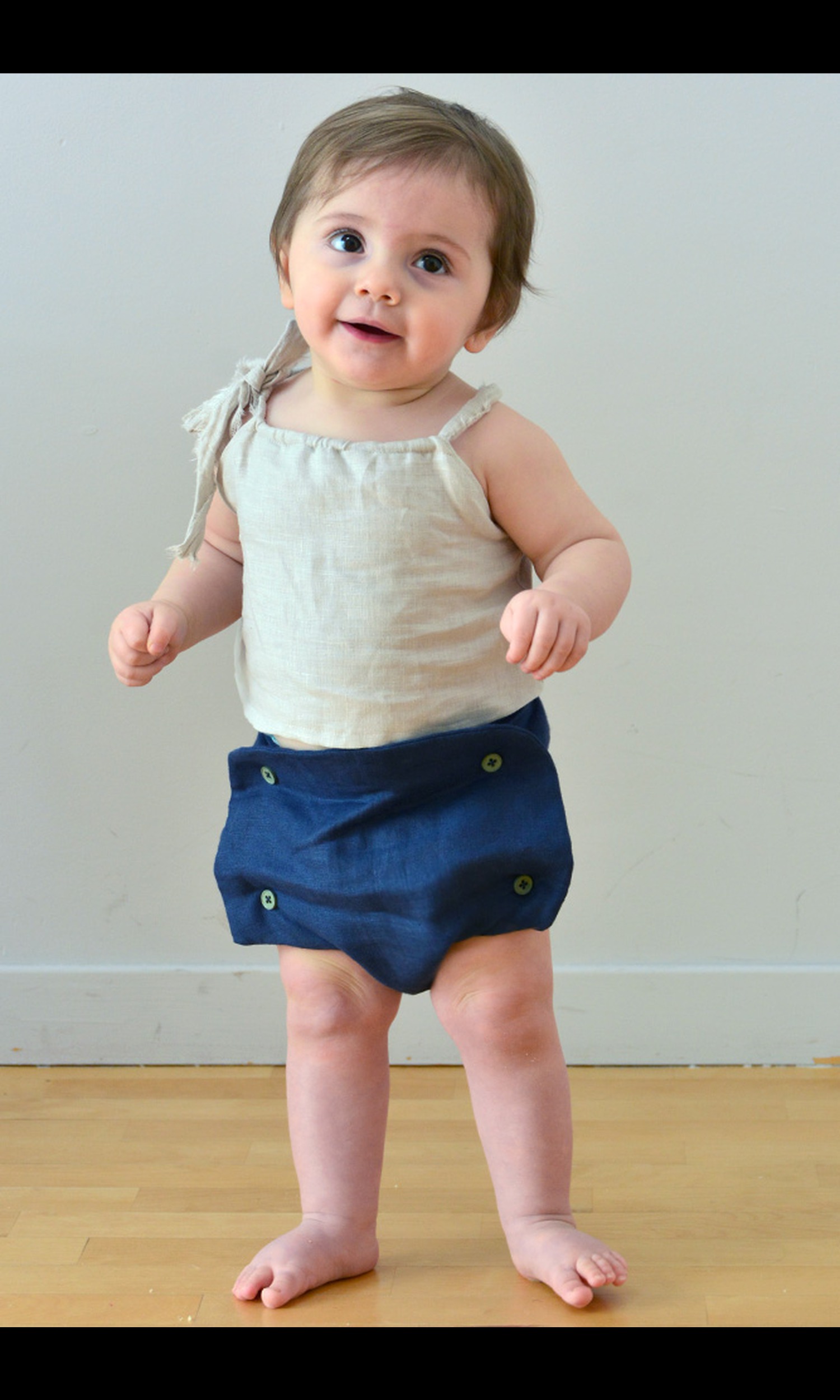 Pantaloncino neonato in lino con bottoni
